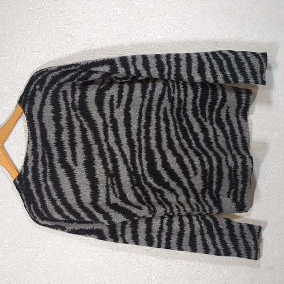C by Bloomingdales 100% Cashmere Zebra Print Sweater Size Small EUC - Picture 8 of 14